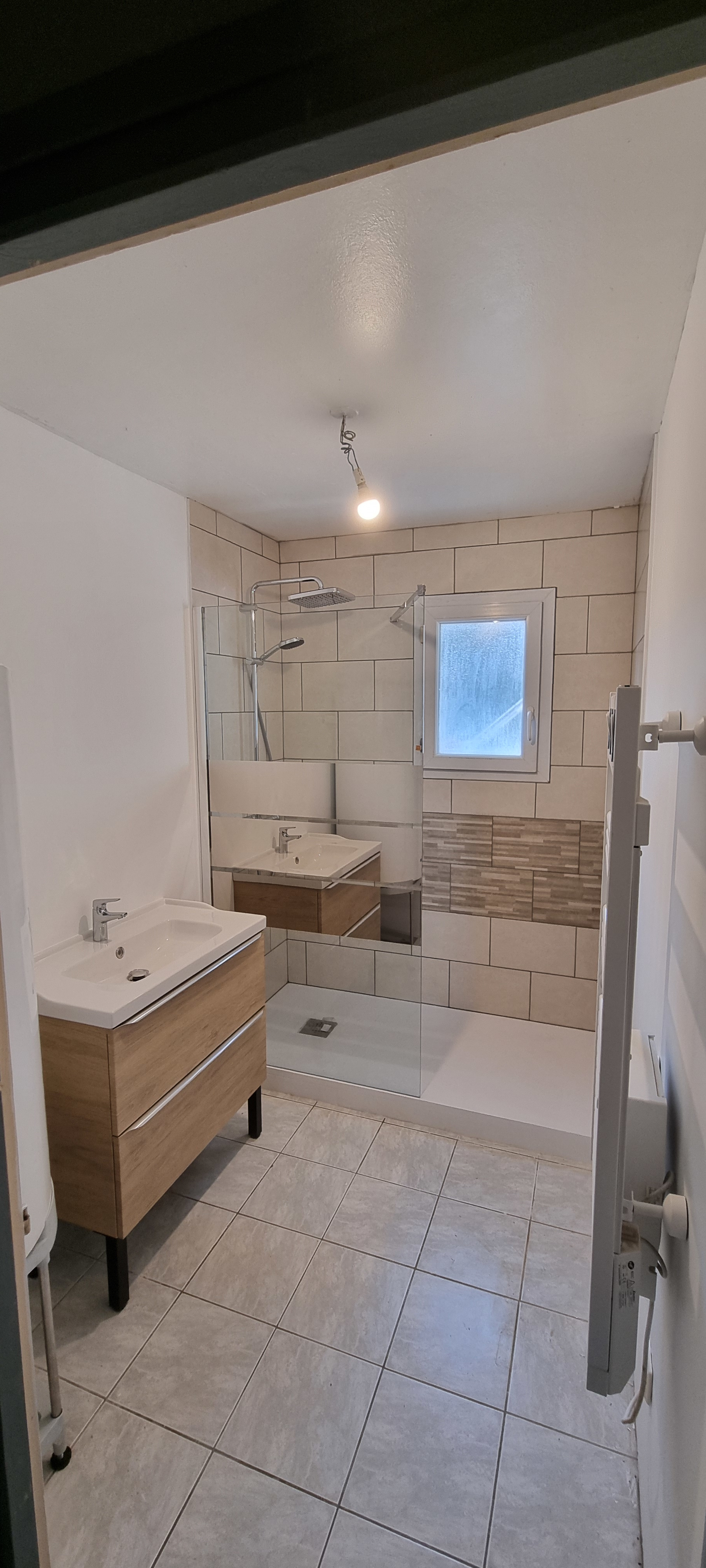 Salle de bain apr&egrave;s r&eacute;novation