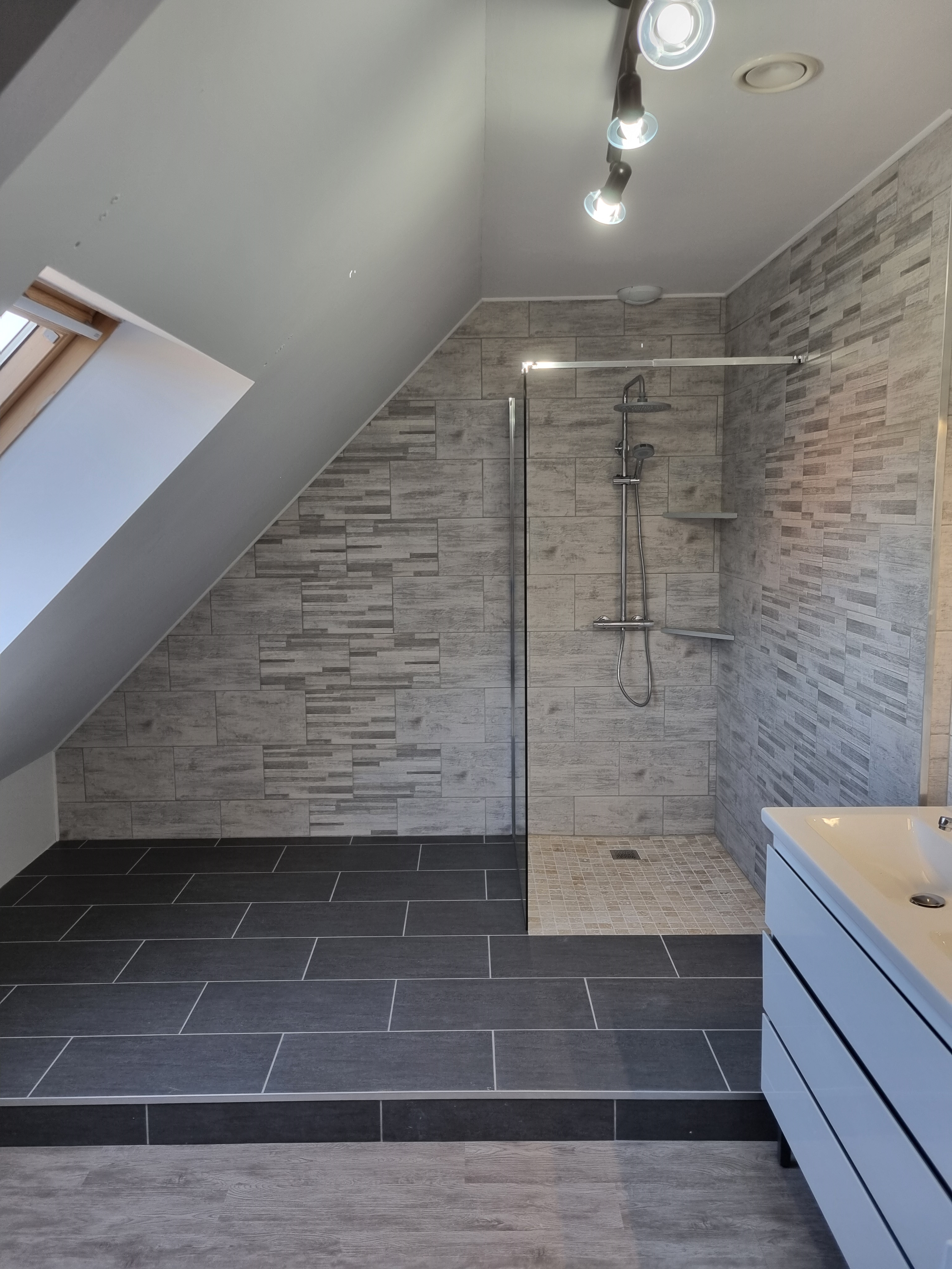 Salle de bain apr&egrave;s transformation