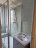 Rénovation d'un salle de bain , pose d'un receveur sur plots avec contour siporex , cabine adapter e